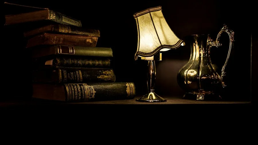 1930s Slag Glass Lamps Are Surging in Value: What Collectors and Shoppers Need to Know 2 antique lamp collection