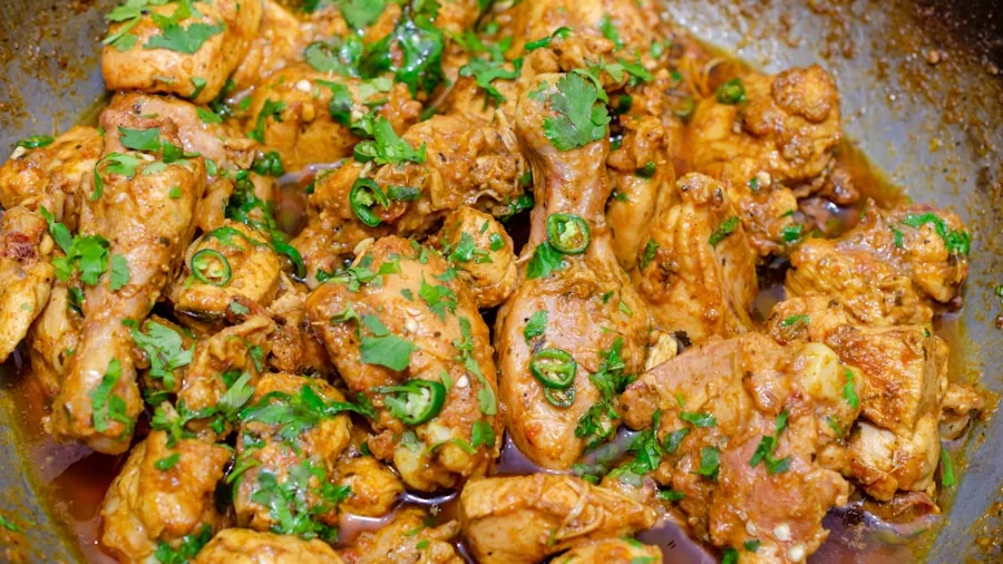 New Budget Dutch Oven Faces Sellout Due to Rising Demand from Home Cooks 2 braised chicken pot cooking