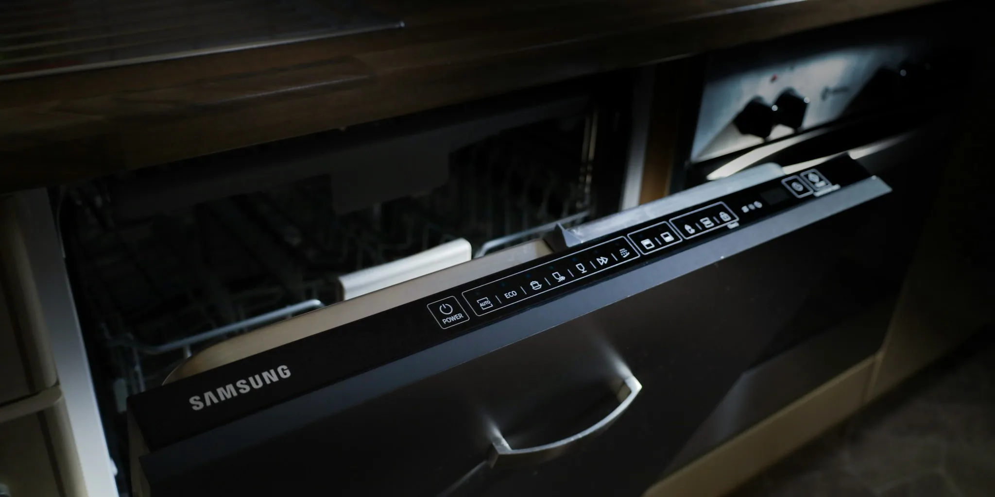 Fall Dishwasher Deep Cleaning: What Buyers Should Know Before the Holiday Rush