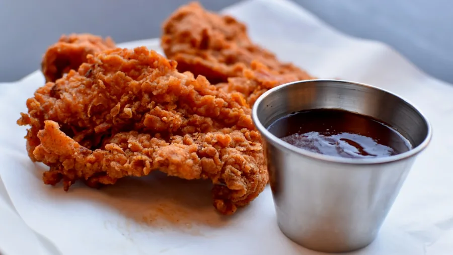 Kitchen Cooking Hack: The Mayo Breading Trick for Crispier Fried Chicken 3 crispy breaded chicken plate paper towels
