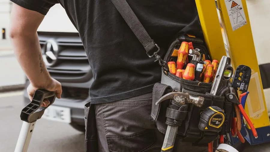 Klein Tools Releases Limited Edition Blackout Utility Knife: What Shoppers Need to Know 3 electrician with screwdriver and cutting tools
