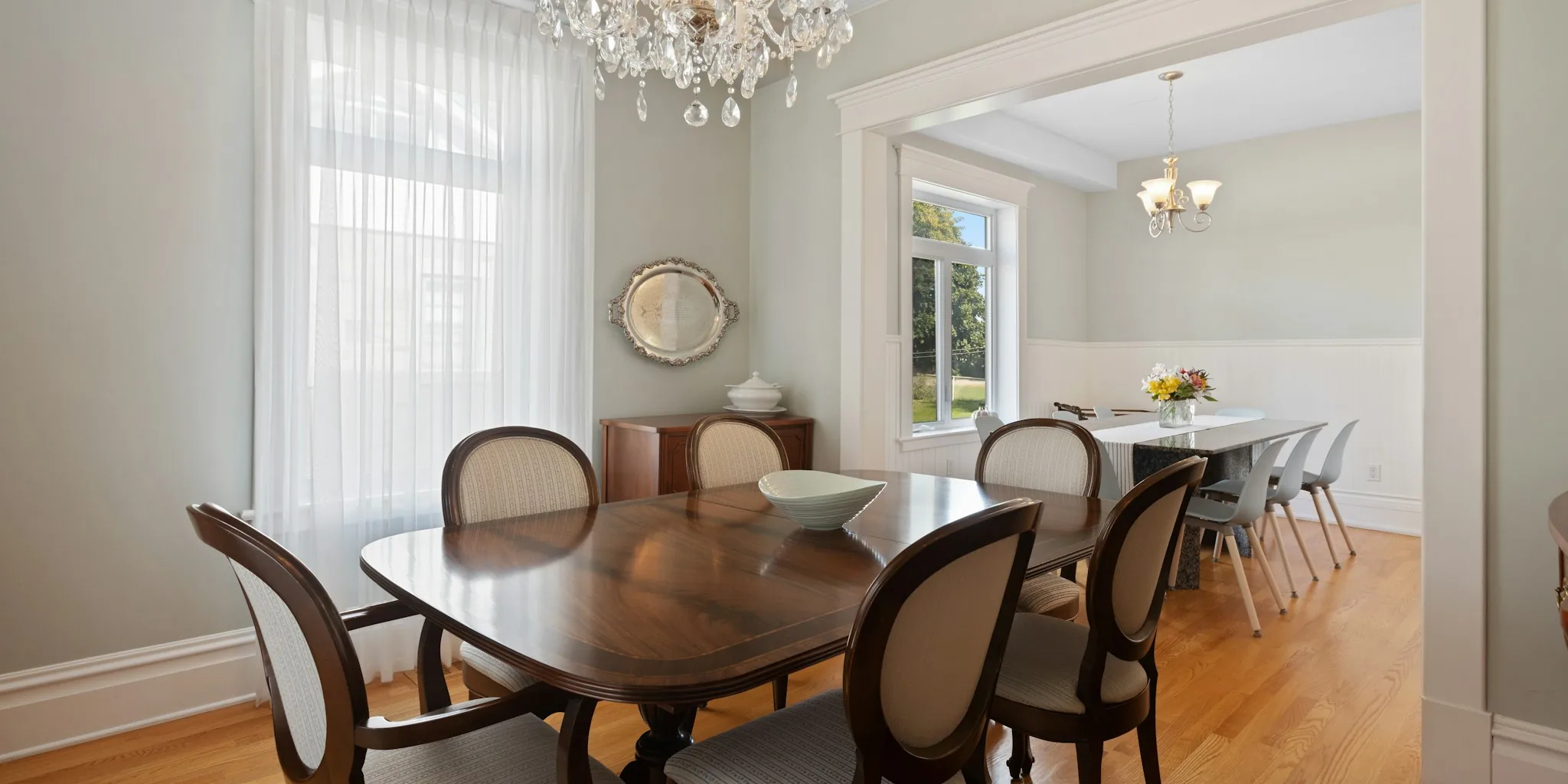 80s Waterfall Chandeliers Make a Glamorous Comeback