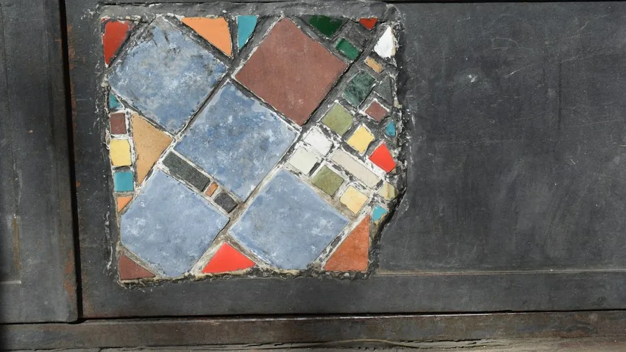 kitchen island tiled divider wall detail