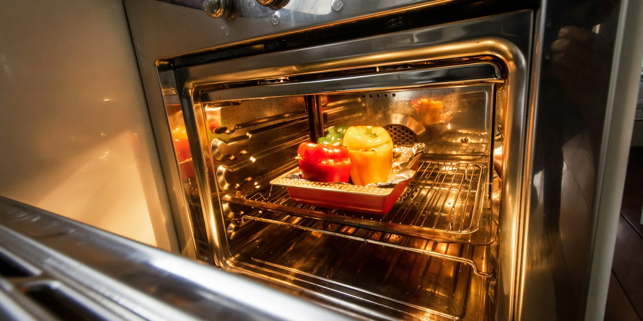 Storing Sheet Pans in Your Oven: What Buyers Should Know