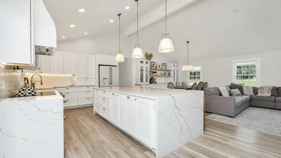 Vintage Stained Glass Light Bulbs Arrive on Amazon: What Shoppers Need to Know 3 kitchen pendant lights island