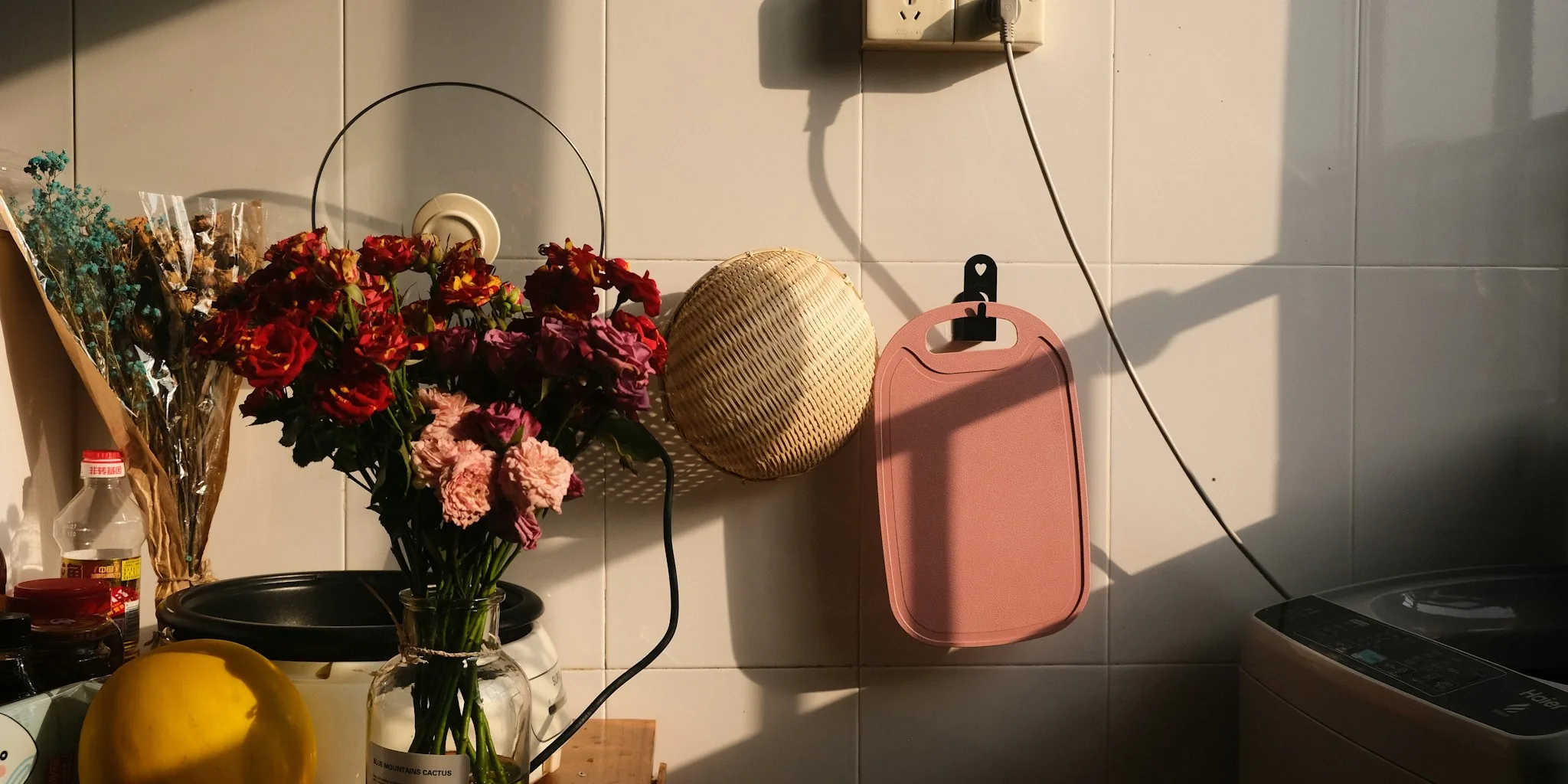 Retro Phone Holders Trend: What Buyers Need to Know