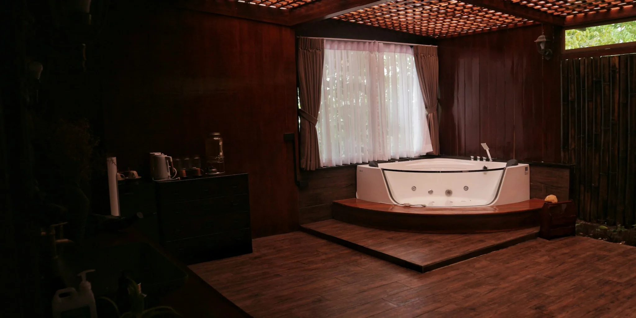 Floating LED Lights Revolutionize Bathroom Ambiance