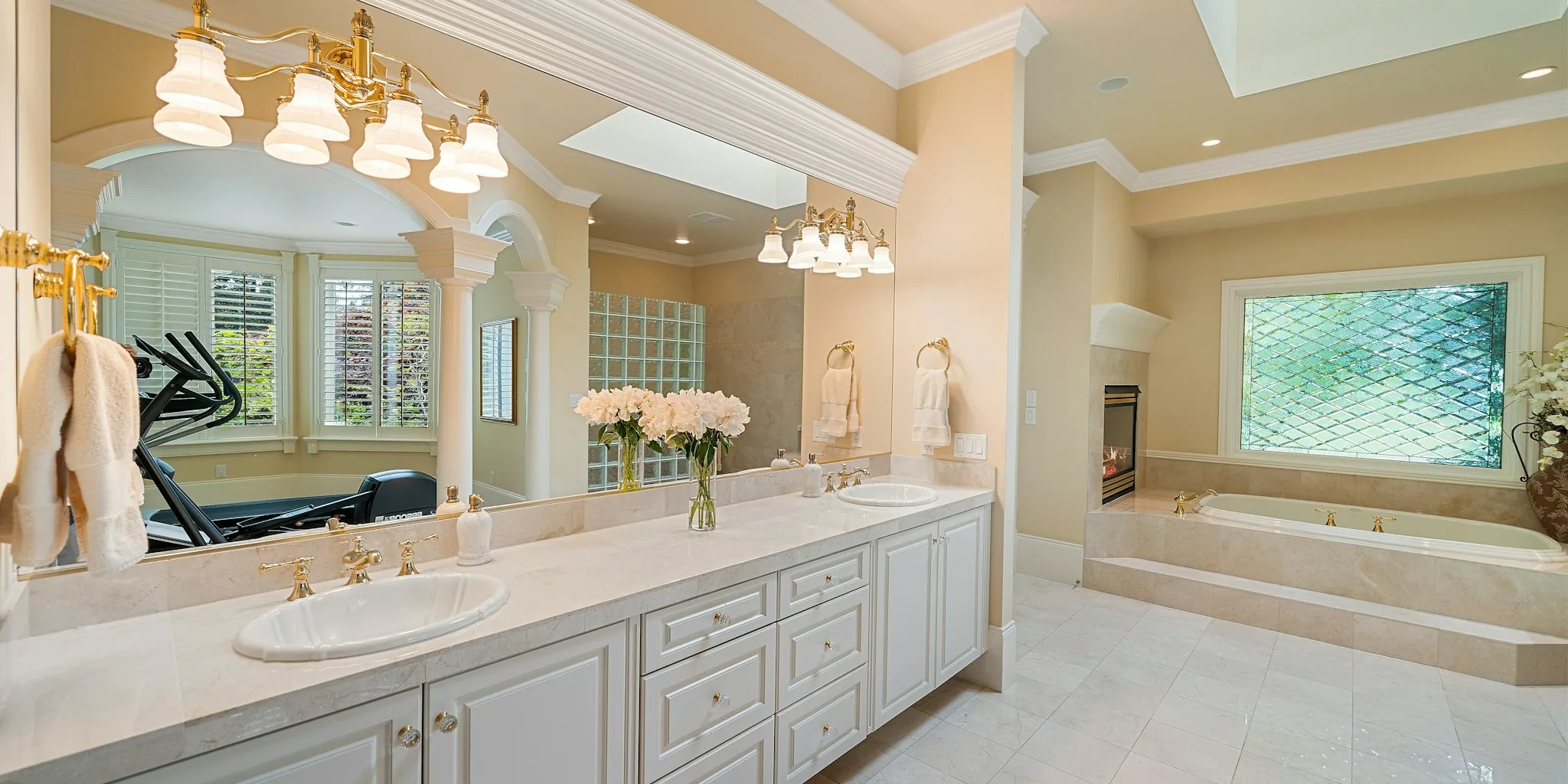 Porcelain vs Marble: What Bathroom Buyers Should Know