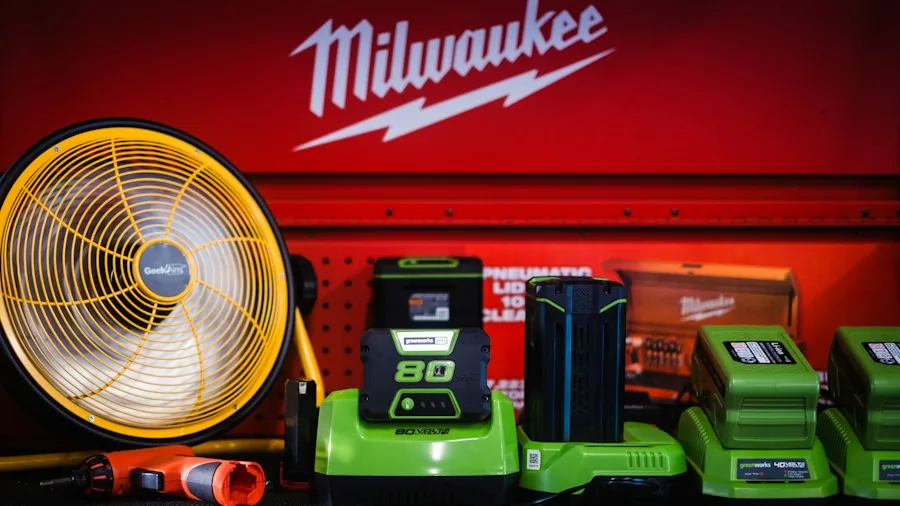 Greenworks Pro Takes on Milwaukee M18 FUEL What Walmart Shoppers Should Know 2 Milwaukee M18 FUEL battery system