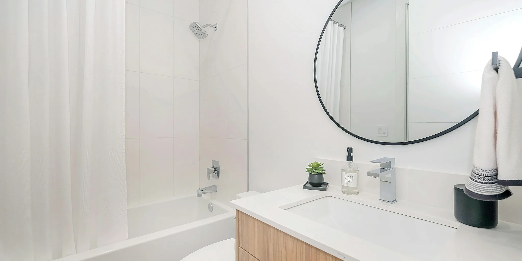 Detachable Shower Curtain Liners Make Bathroom Cleaning Easier