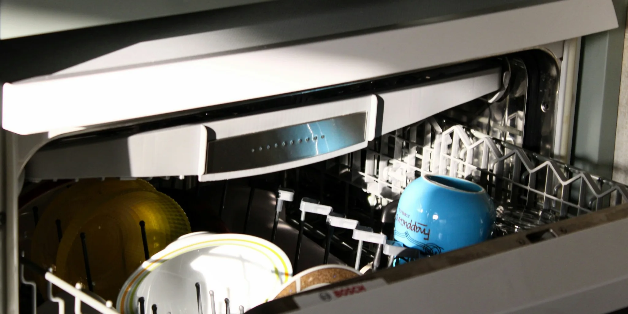 Eliminate Dishwasher Odors with 7 Simple Cleaning Tips