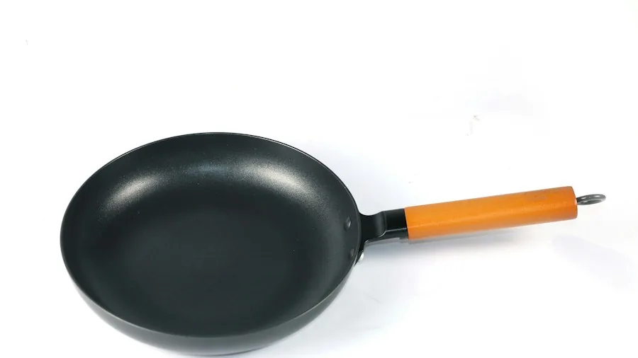 painting frying pans DIY