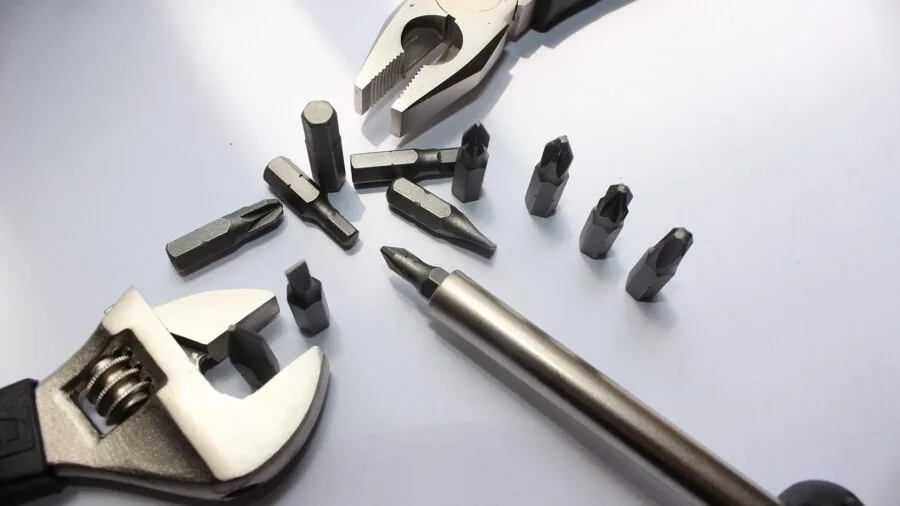 Tekton Launches New Aluminum Handle Bit Screwdriver: What Buyers Should Know 2 precision screwdriver grip zones