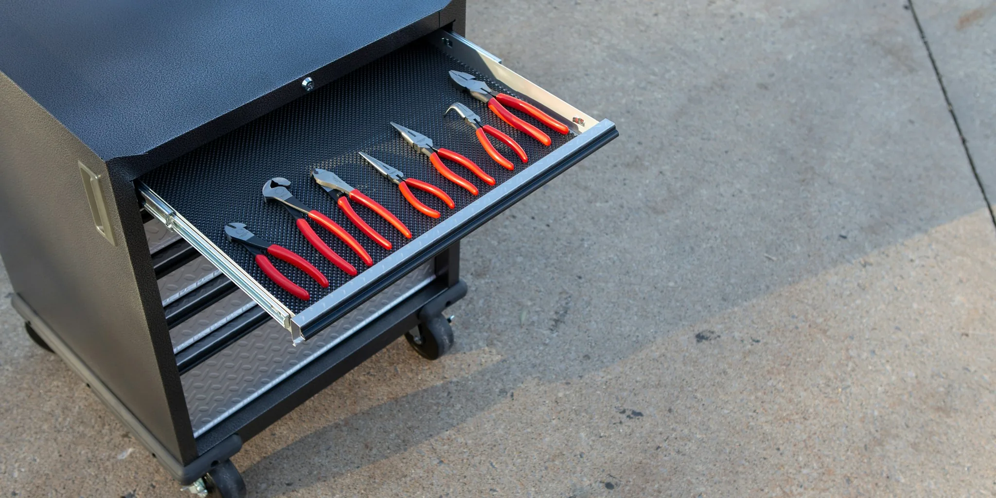 Klein Tools Releases Limited Edition Blackout Utility Knife: What Shoppers Need to Know