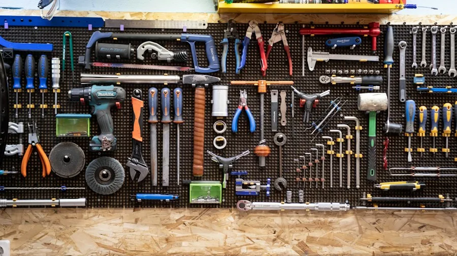 Milwaukee Releases New 6-Inch Wide Jaw Adjustable Wrench: What Shoppers Need to Know 2 professional tool collection workbench
