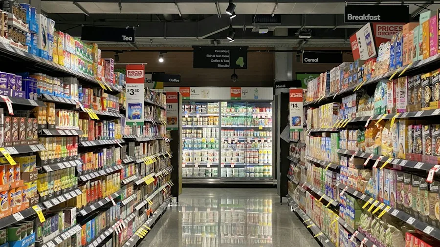 Craftsman Now Selling Direct Through Lowe's Marketplace What Shoppers Should Know 2 retail store marketplace display