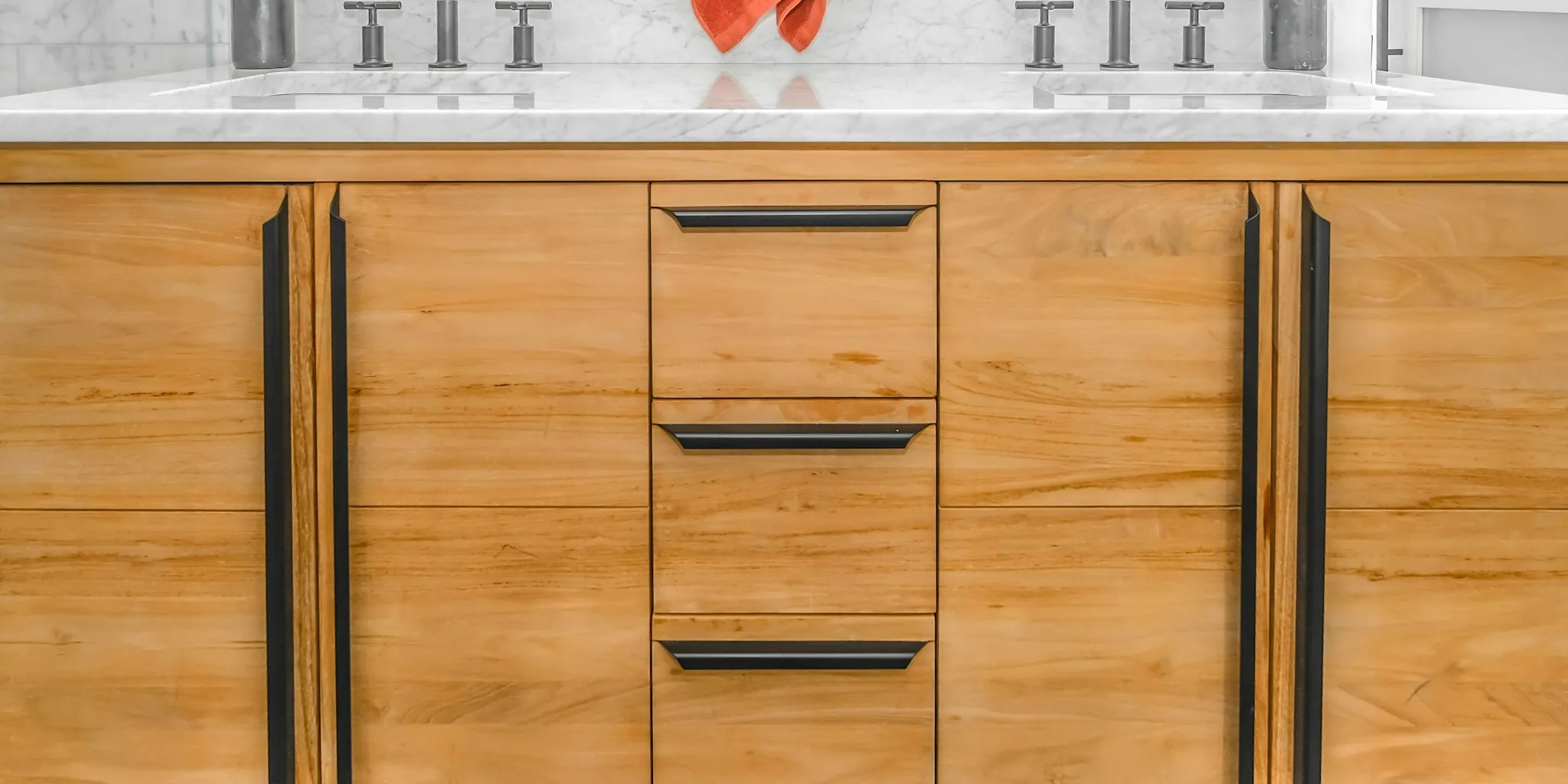 7 Tips for Upcycling Pickle Jars into Stylish Bathroom Countertop Storage