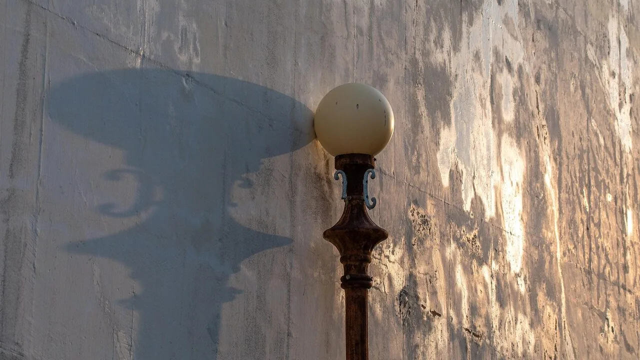 Solar Lanterns Bring Rustic Charm to Backyards