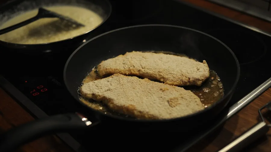 Kitchen Cooking Hack: The Mayo Breading Trick for Crispier Fried Chicken 2 seasoning breadcrumb mixture cooking