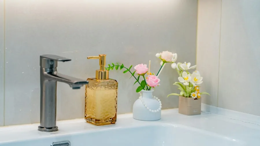 small bathroom countertop organization