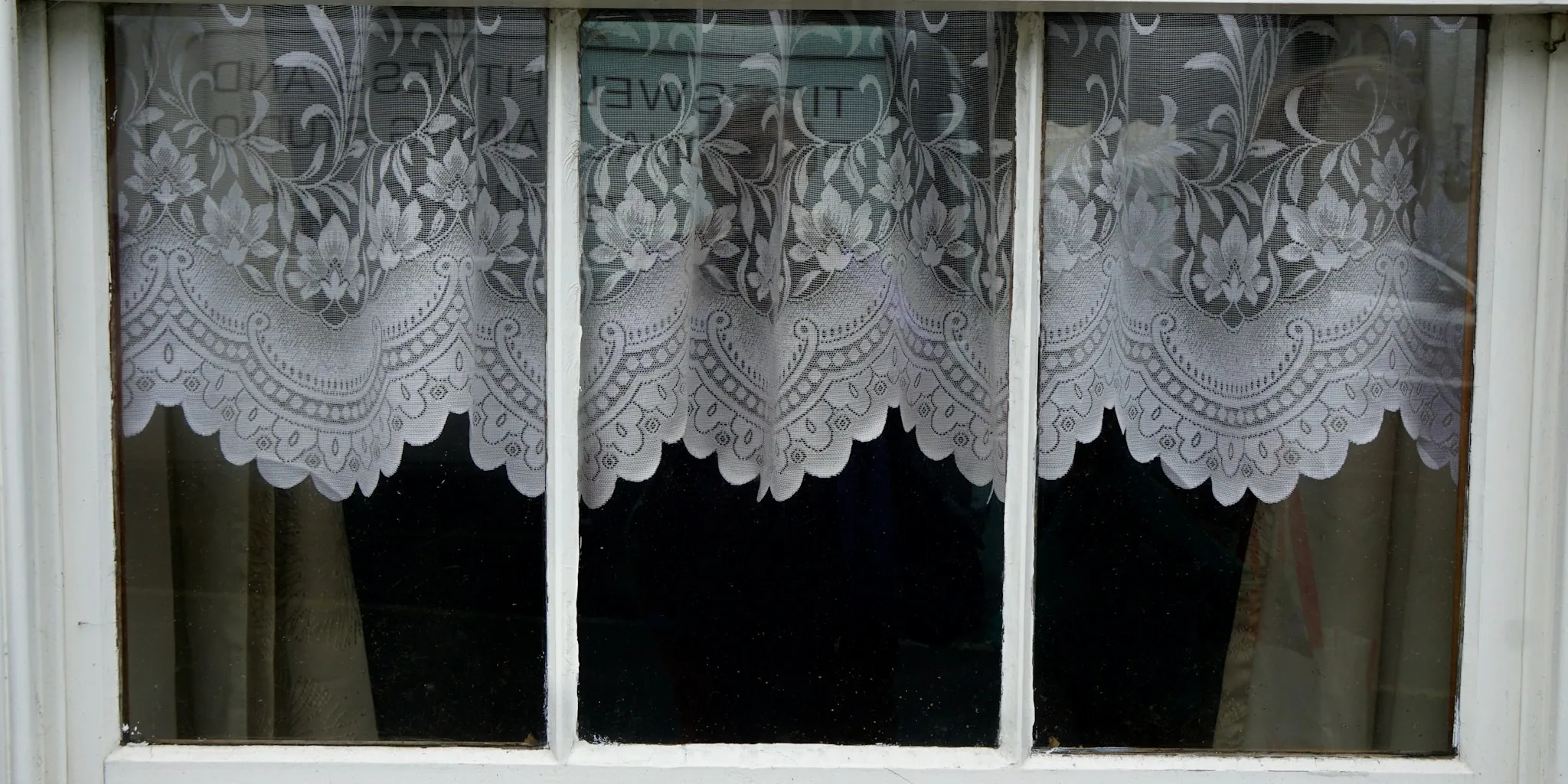 Lace Shower Curtains Bring Vintage Charm to Your Bathroom Without Breaking the Bank