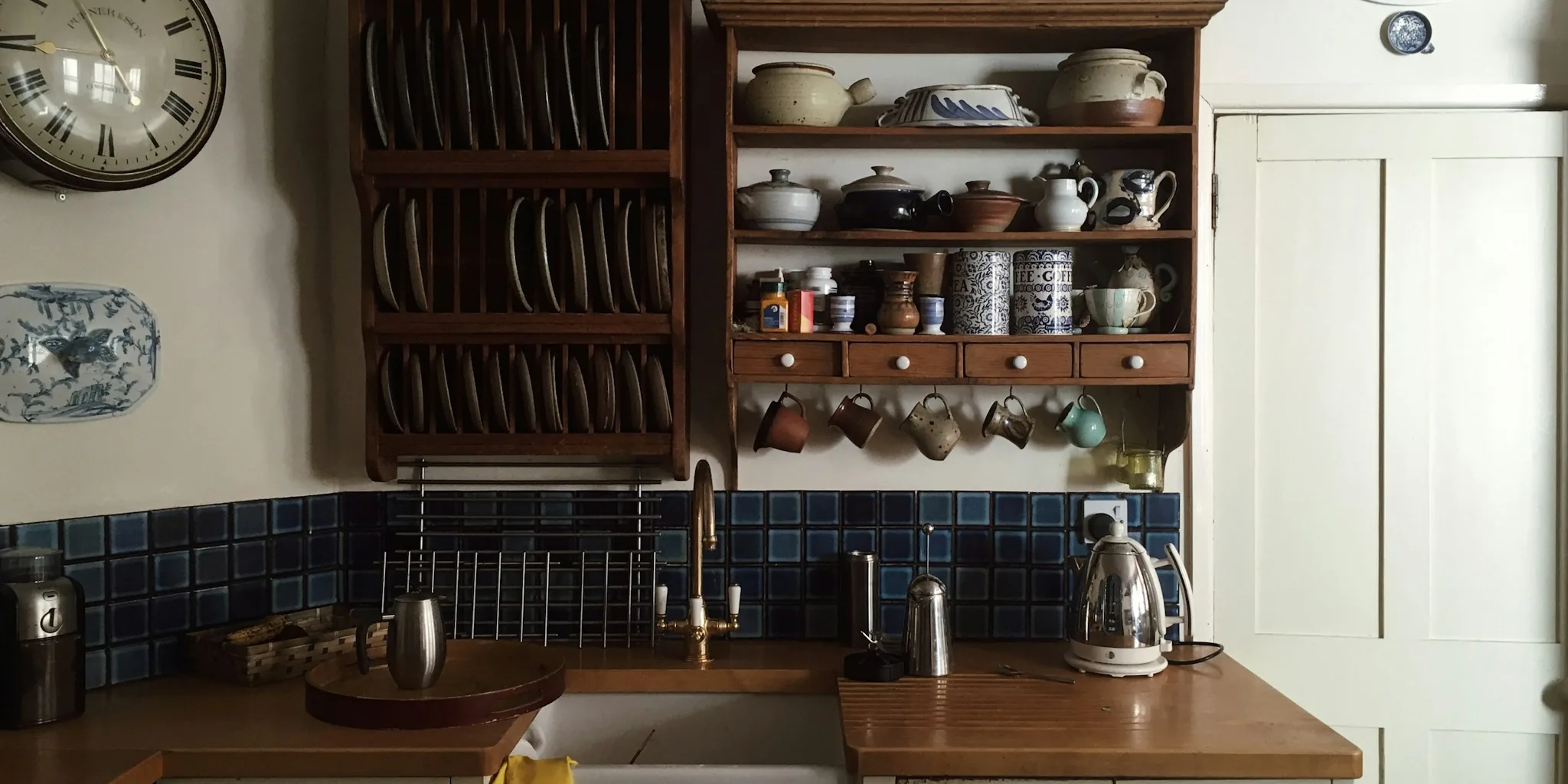 Cabinet Cutouts Return to Kitchens: What Shoppers Need to Know About This Design Trend