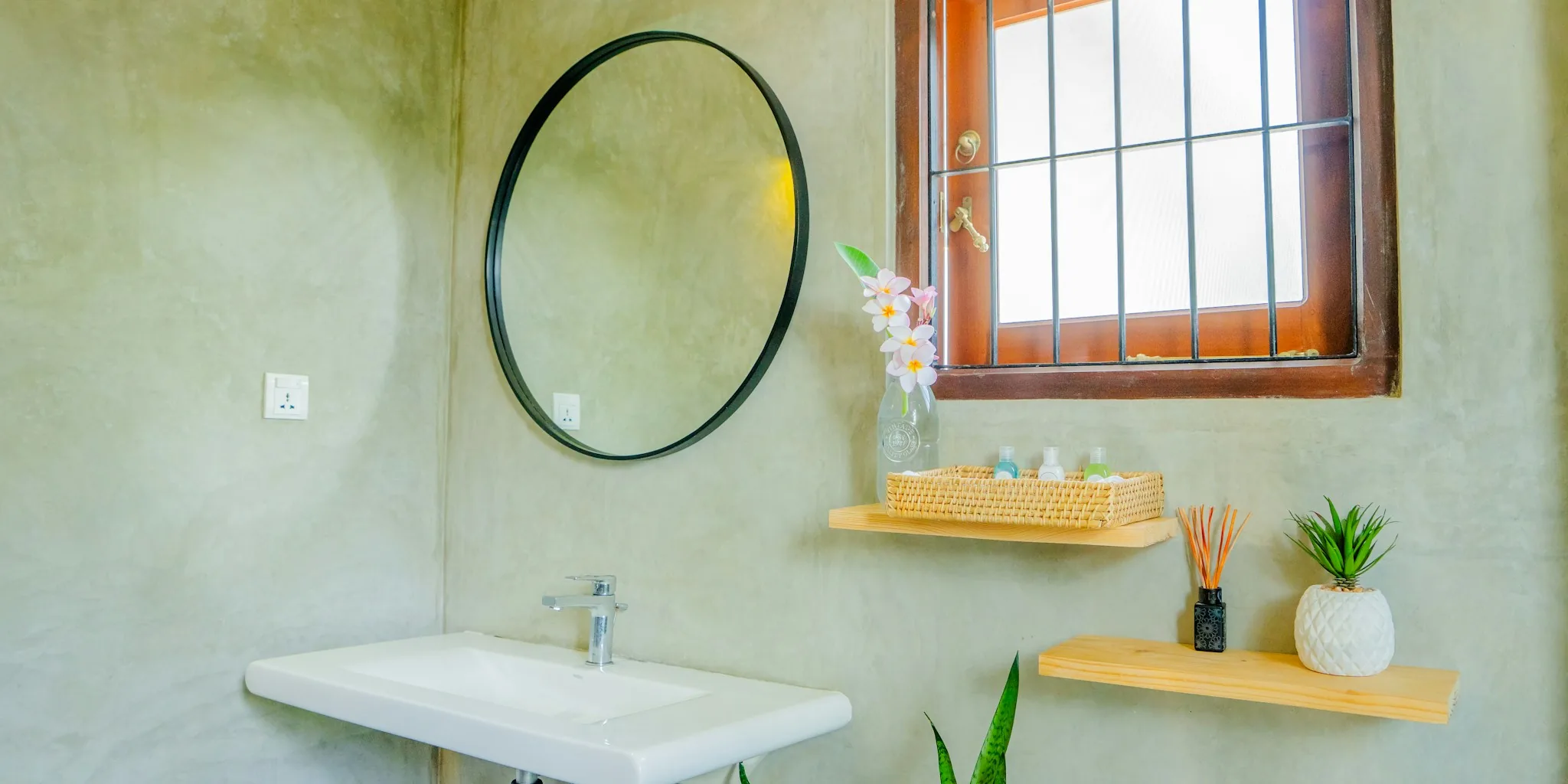 Vintage Pitcher Sets Transform Modern Bathroom Design