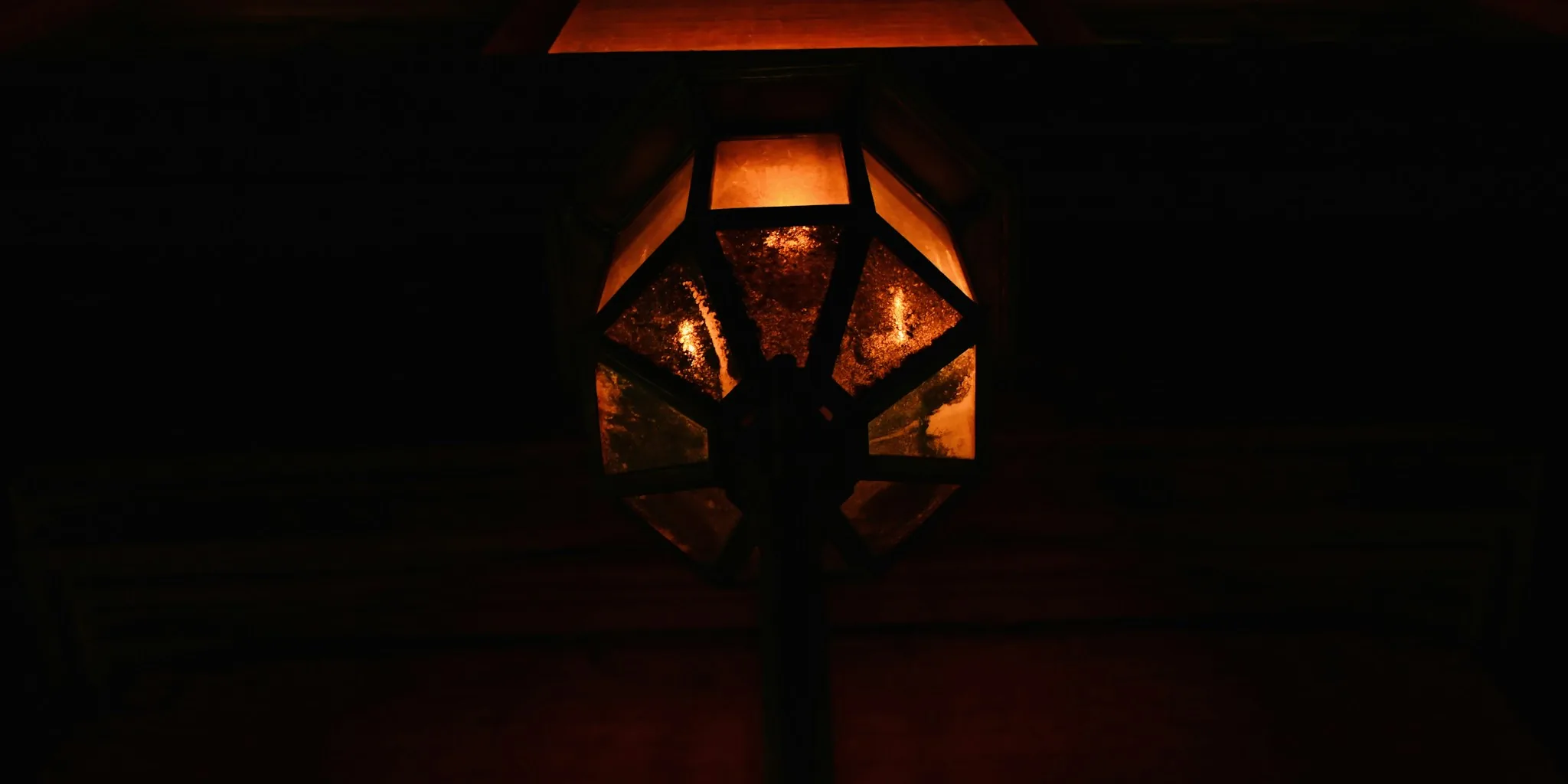 Retro Stained Glass Night Lights Are Making a Comeback: What Shoppers Need to Know