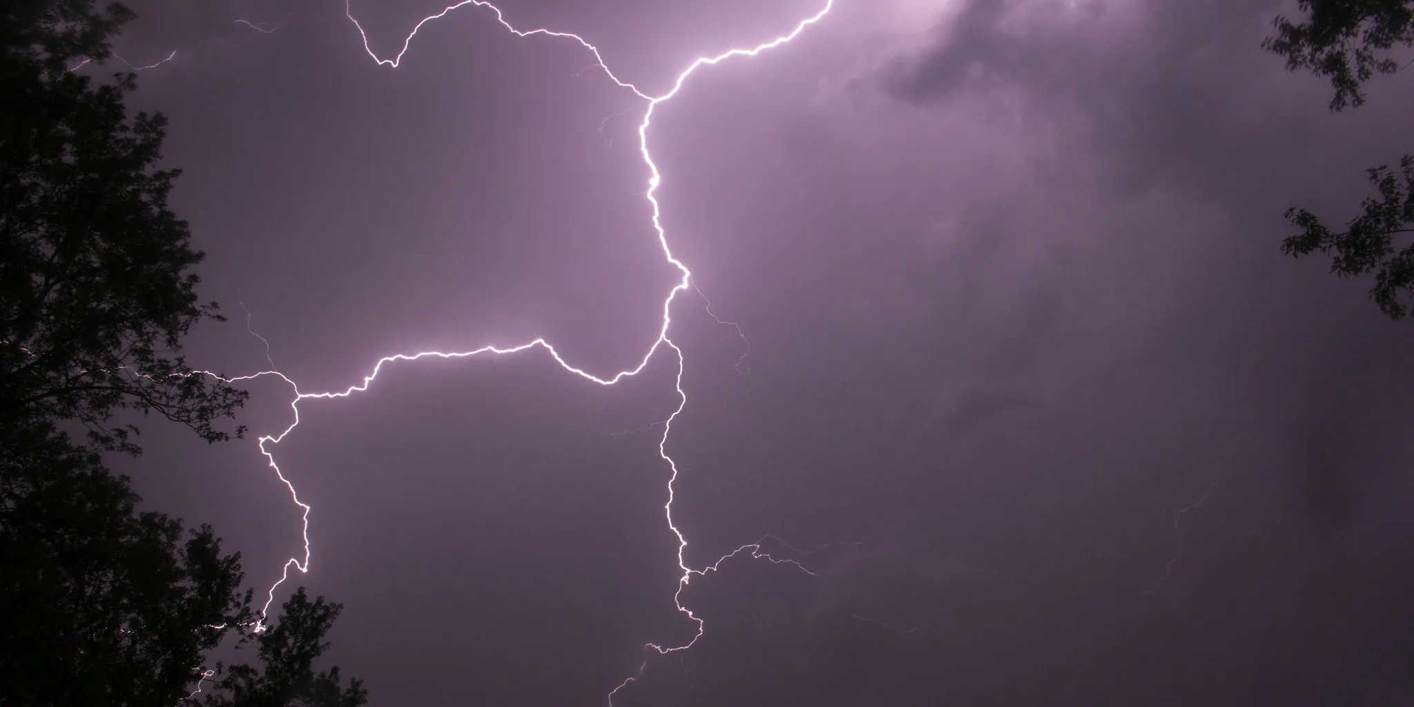 Using a Toilet During a Thunderstorm: What Shoppers Need to Know About Indoor Plumbing Safety